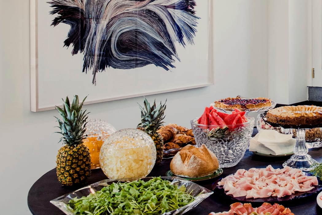 Mesa preparada para el desayuno